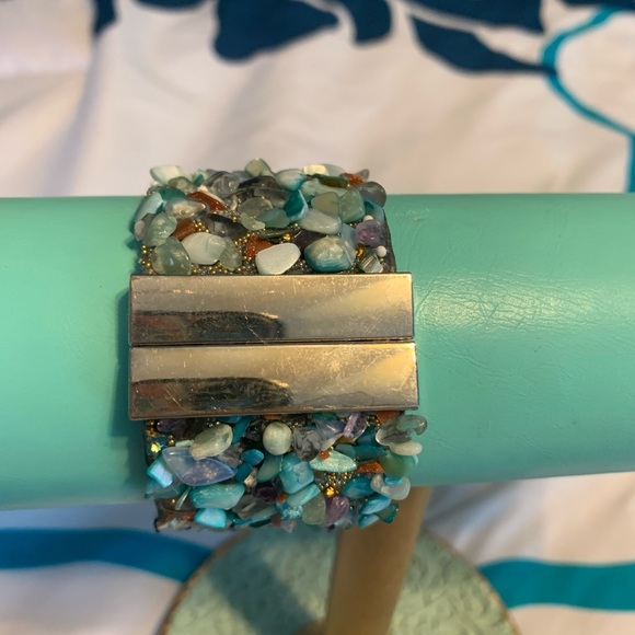 Multicolored beaded bracelet with magnetic clasp - Picture 3 of 3